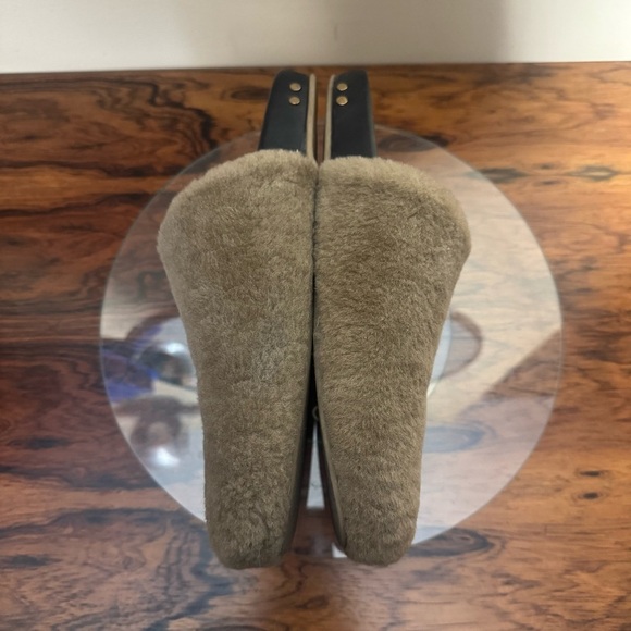 BEEK Flufftail Shearling Slide - Picture 11 of 16